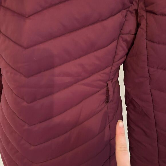 Boden size 8 Magenta Quilted Puffer Jacket with Faux Fur Trim on the Hood - Picture 5 of 12